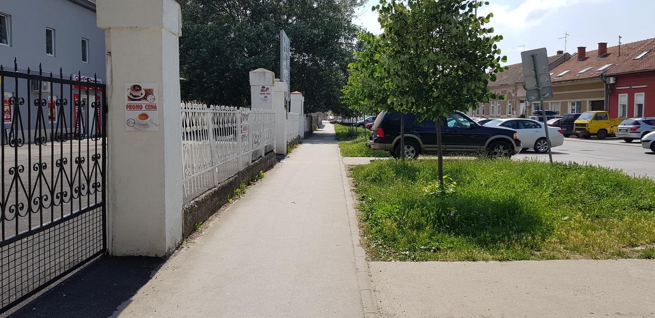 Hotel Dnd-X Pančevo Exteriér fotografie